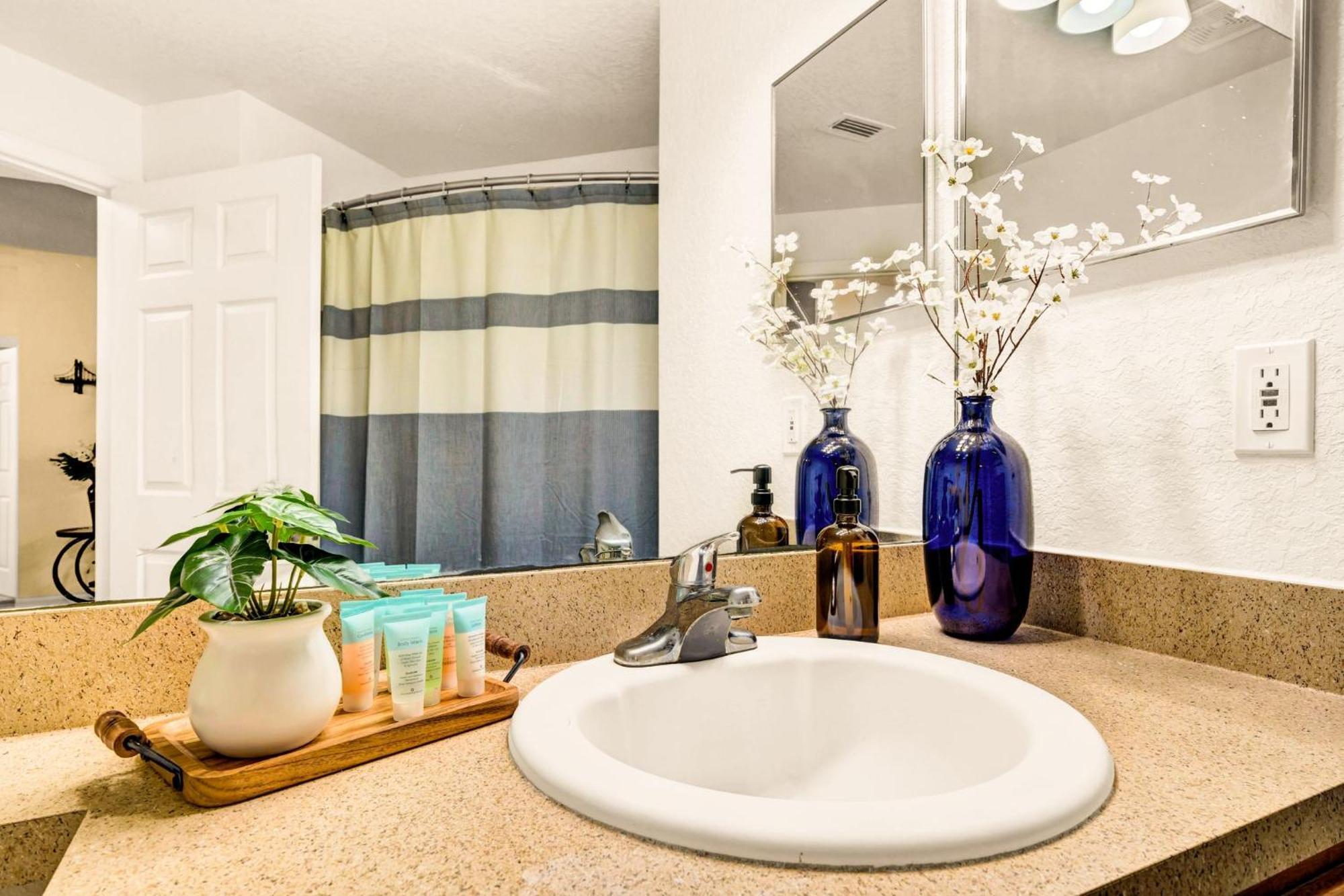 Spacious 2br2ba Minute To Airport & Westchase #7